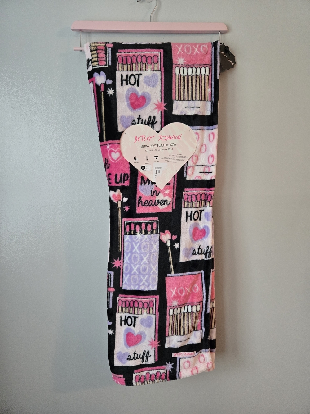 NWT Betsey Johnson Ultra Soft Plush Throw Blanket Pink Makeup Lipstick Matchbox